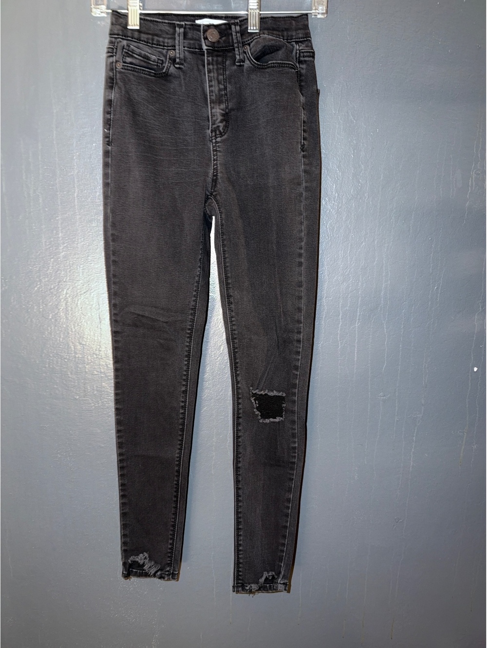 Mudd High-Rise Ankle Jegging in Black with Distressed Details